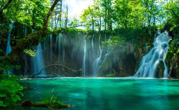 Split to Zagreb Private Transfer via Plitvice Lakes | Travel with a local driver